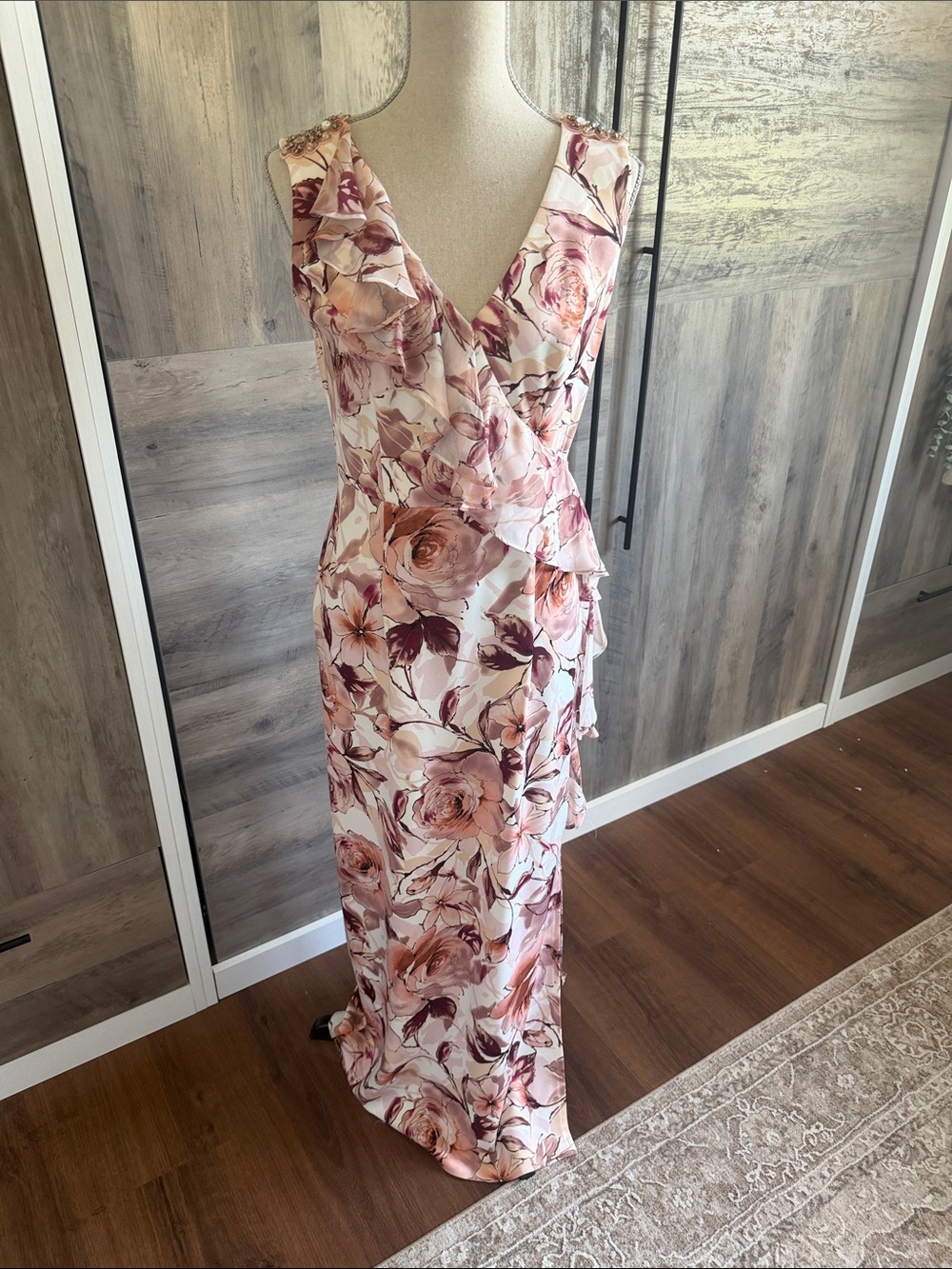 Floral V-Neck Pink Maxi Dress by Connected Apparel Size 6